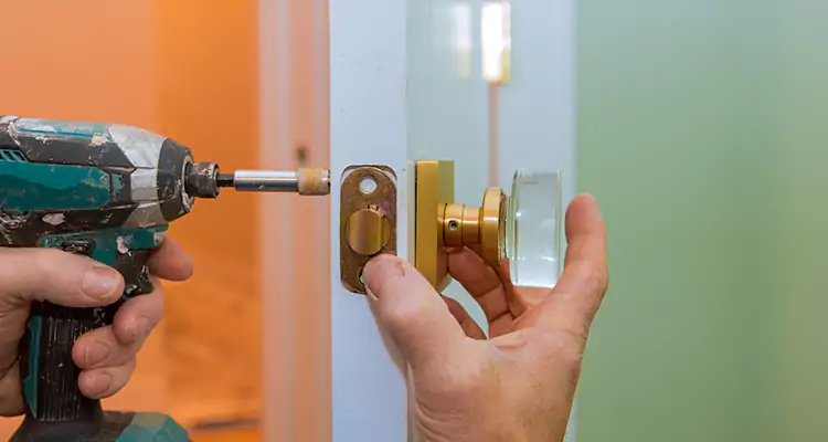 Broken Door Knob Fix in Golden Glades, FL