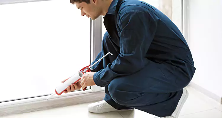 Window Glass Caulk Repair in Golden Glades, FL